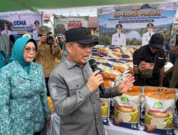 Ria Norsan Gelar Pasar Murah, Paket Sembako Bersubsidi Dijual Rp50 Ribu Diserbu Warga Teluk Batang