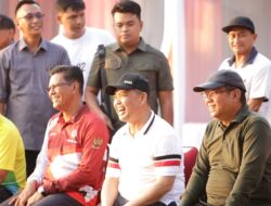Ria Norsan Turut Saksikan Perlombaan Rakyat di Gema Membangun Desa di Teluk Batang