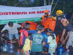 Dompet Ummat Distribusikan Air Bersih untuk Warga Kubu Raya Terdampak Kemarau dan Karhutlah