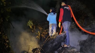 Relawan Anti Api dan Anti Asap Kayong Utara Berjibaku Tahan Karhutla di Kawasan Gunung Peramas