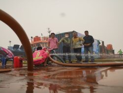 Pemkot Pontianak Distribusikan 5 Juta Liter Air Tawar untuk Warga Pontianak Timur
