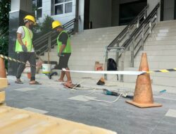 Viral Stiker Guiding Block, Jalur Pemandu Disabilitas Kantor Dinas Terpadu Jalan Sutoyo Mulai Dikerjakan